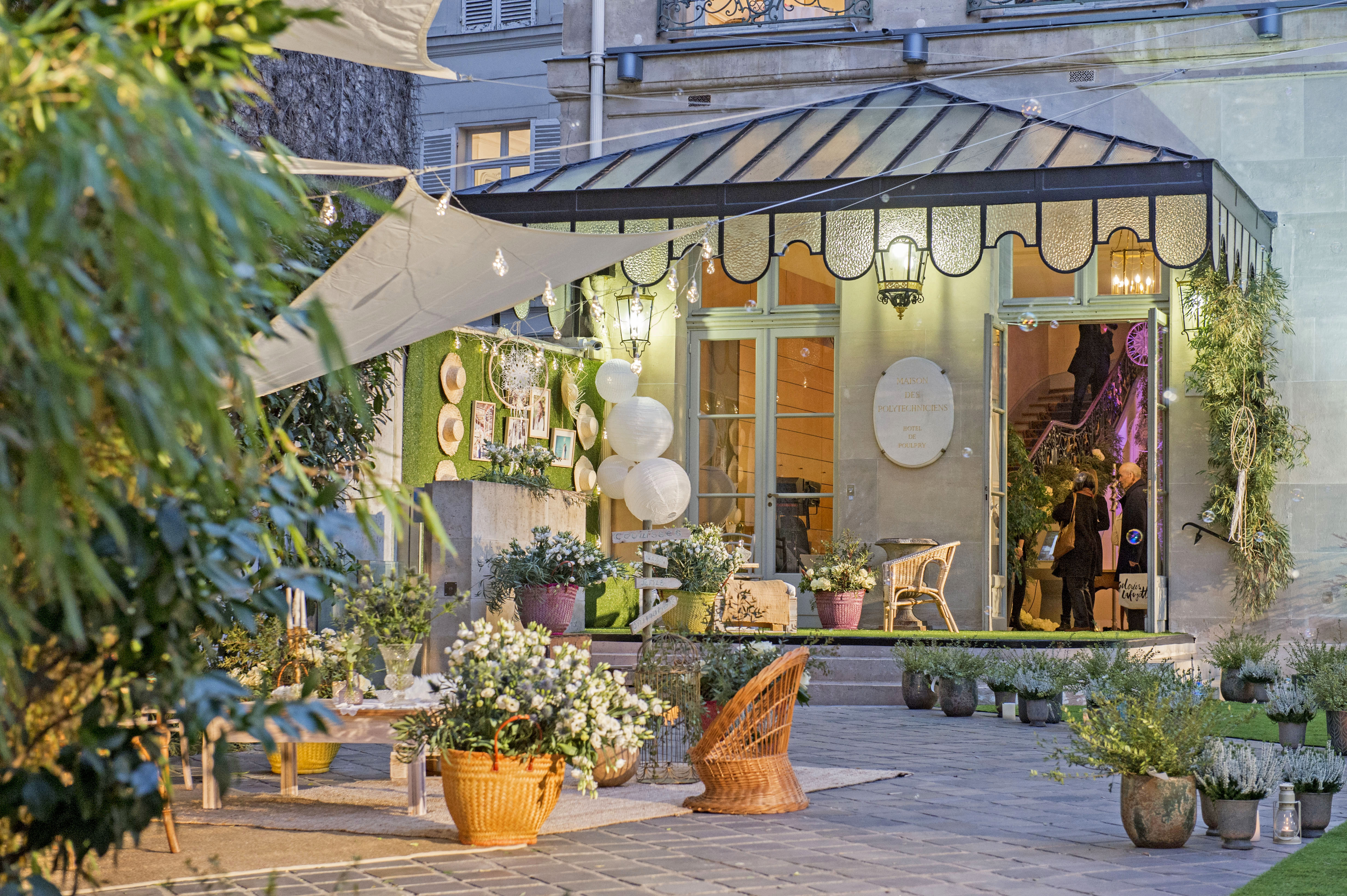 Exterieur illuminé de l'Hôtel de Poulpry