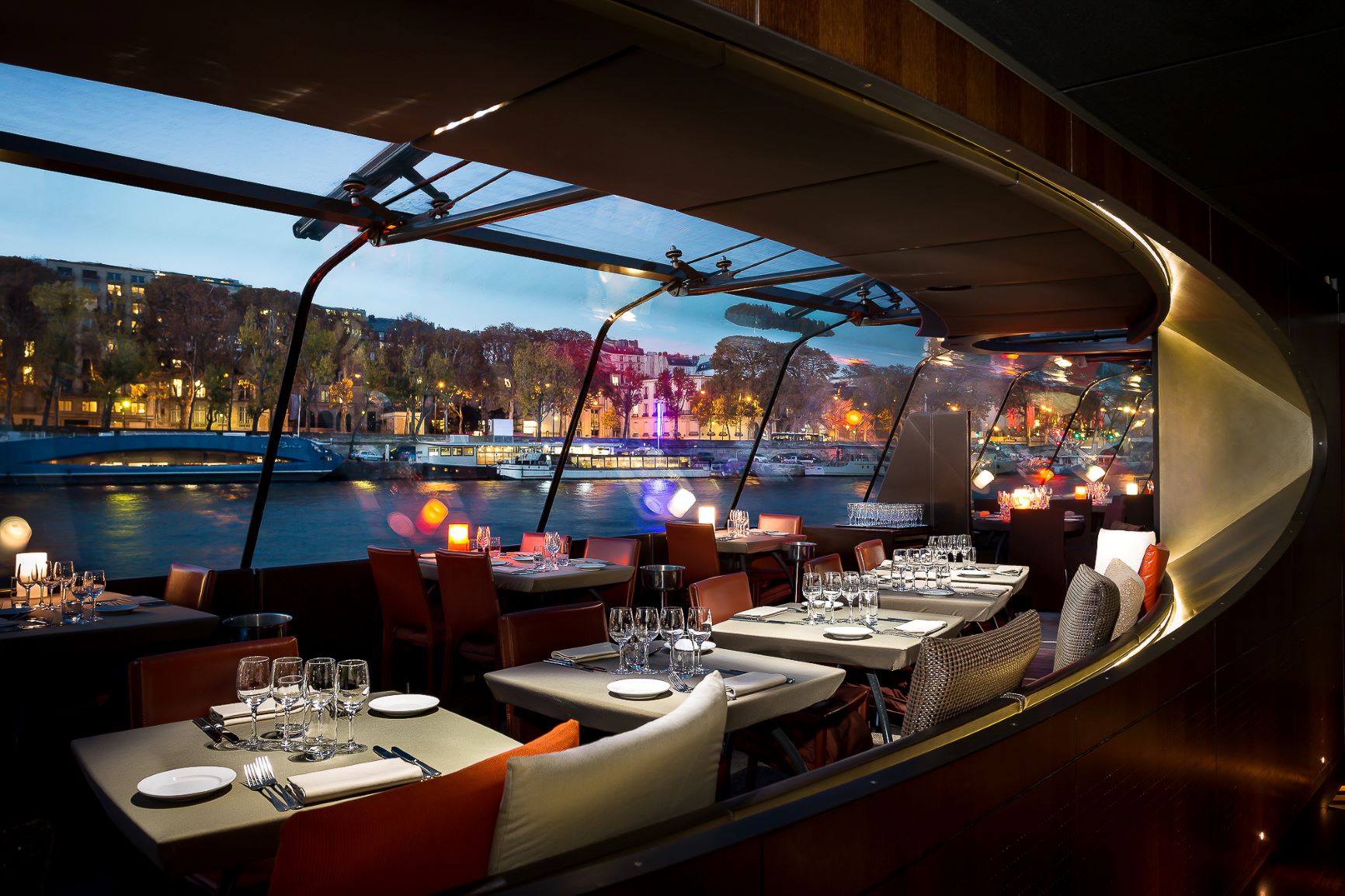 Diner bateaux parisiens