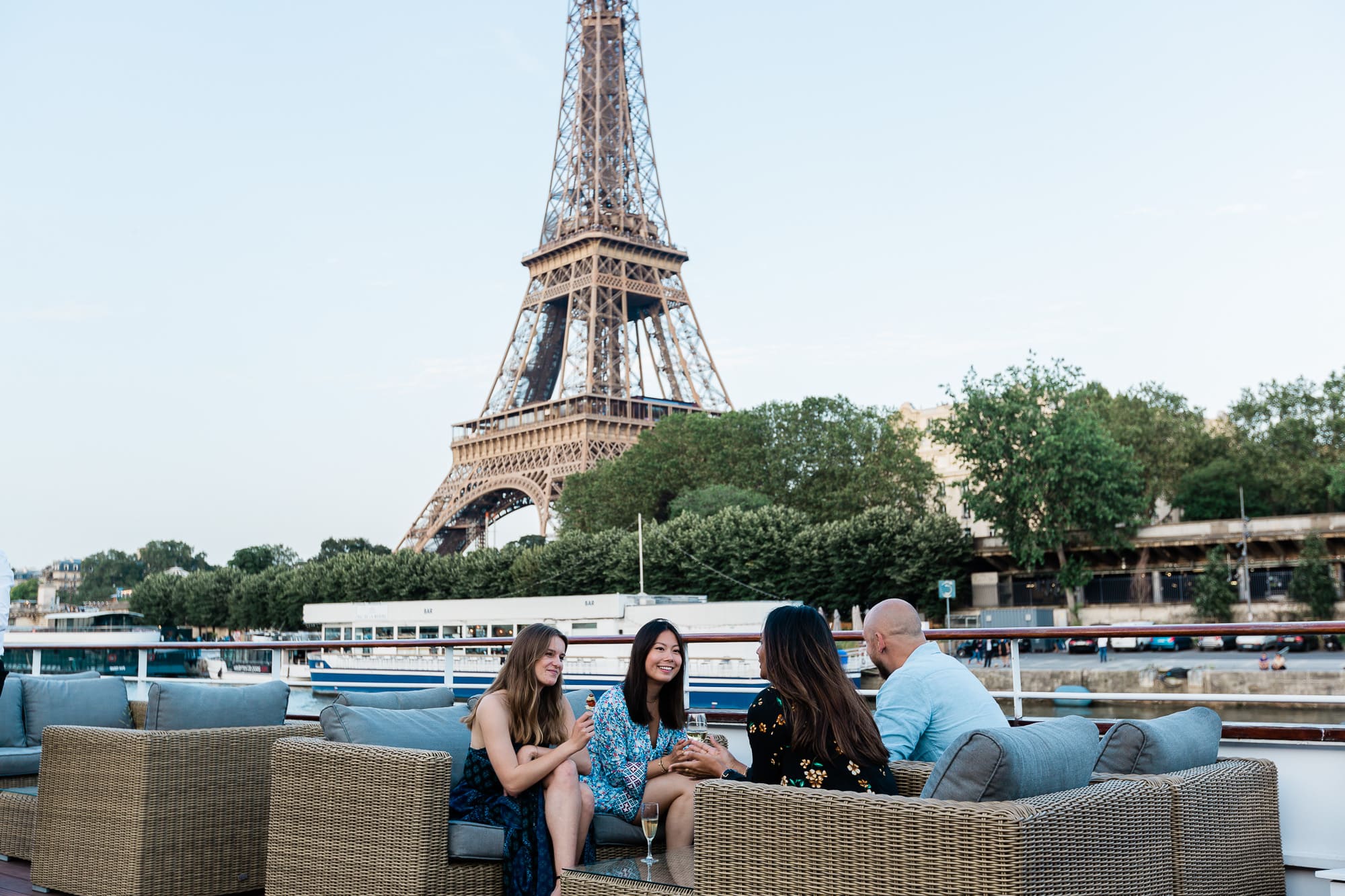 Experience événementielle avec les yachts de paris sur la seine